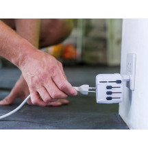 Adaptateur pour voyages dans le monde entier avec fiches de terre 7 A