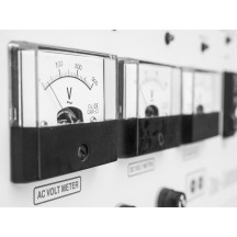 Voltmètre analogue de tableau 15V CC / 70 x 60mm