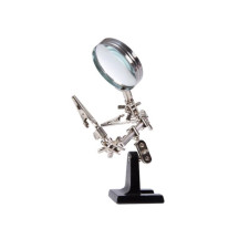 TROISIÈME MAIN AVEC LOUPE