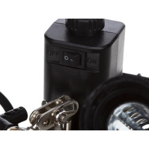 TROISIÈME MAIN AVEC LOUPE ET OUTILS DE SOUDAGE