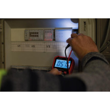 Multimètre numérique universel antichoc à valeur efficace vraie - CAT III - 600 V - 8 fonctions